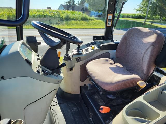 Image of John Deere 3720 equipment image 3