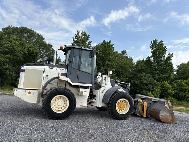Image of John Deere 444K equipment image 2