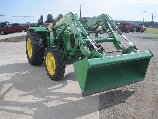 Image of John Deere 5055E equipment image 3