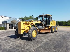 2013 John Deere 672G Image