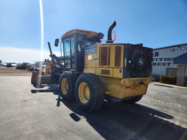 Image of John Deere 672GP equipment image 2