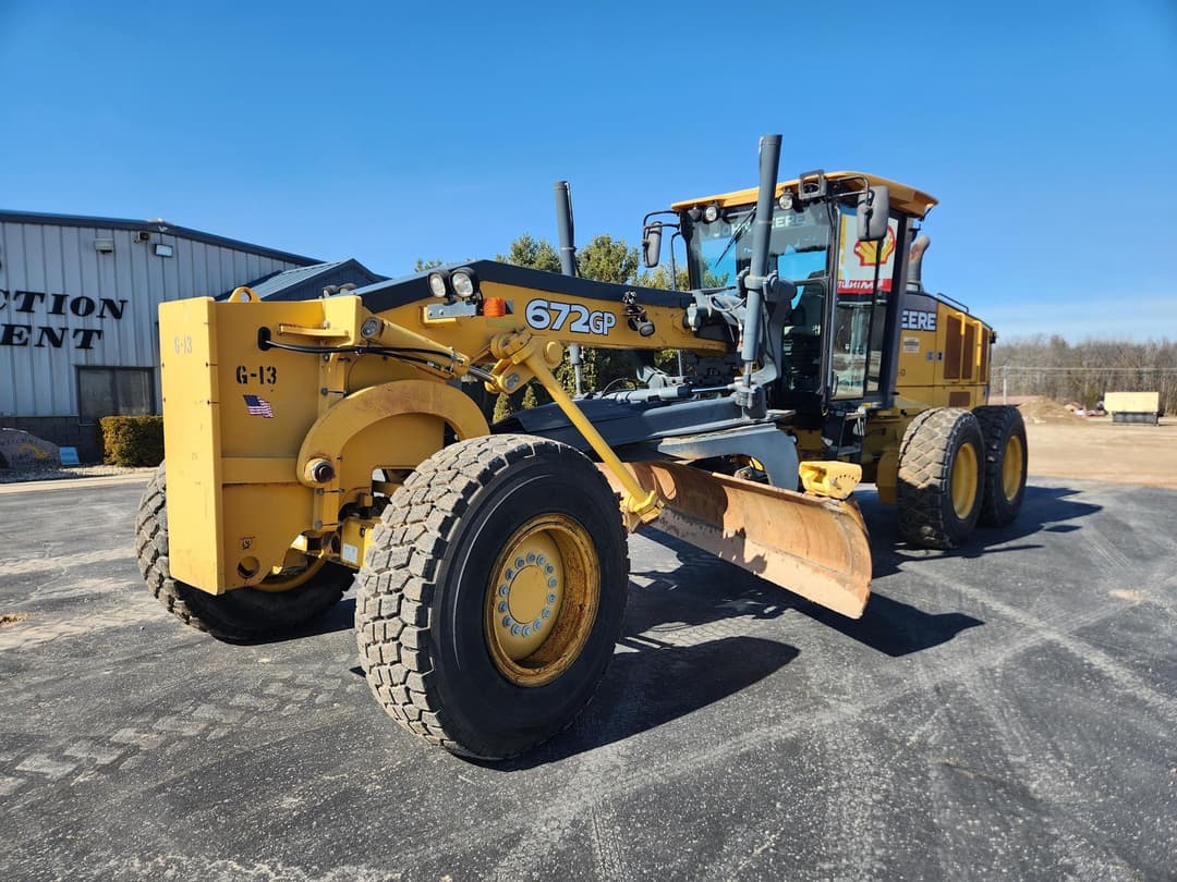 Image of John Deere 672GP Primary image