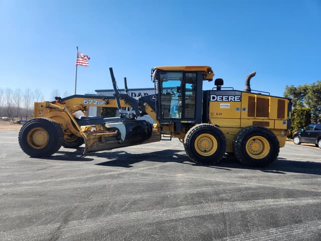 Image of John Deere 672GP equipment image 1