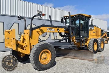 Main image John Deere 770G