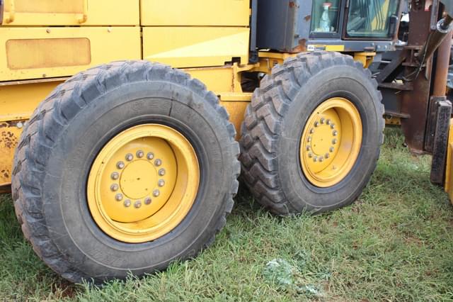 Image of John Deere 772G equipment image 4