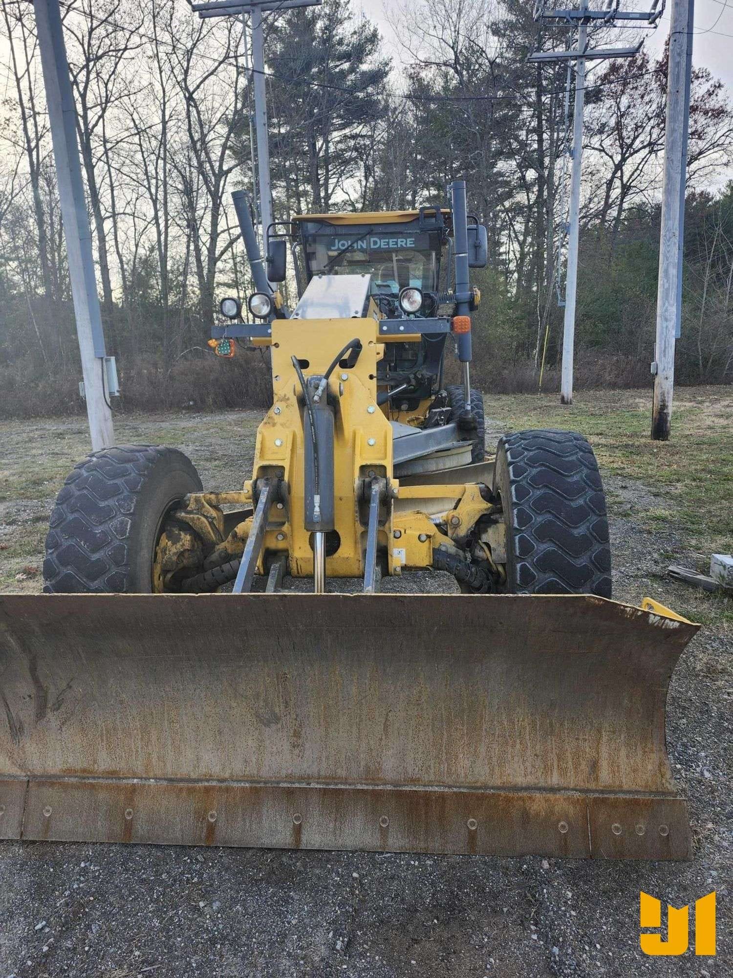 2013 John Deere 772GP Equipment Image0