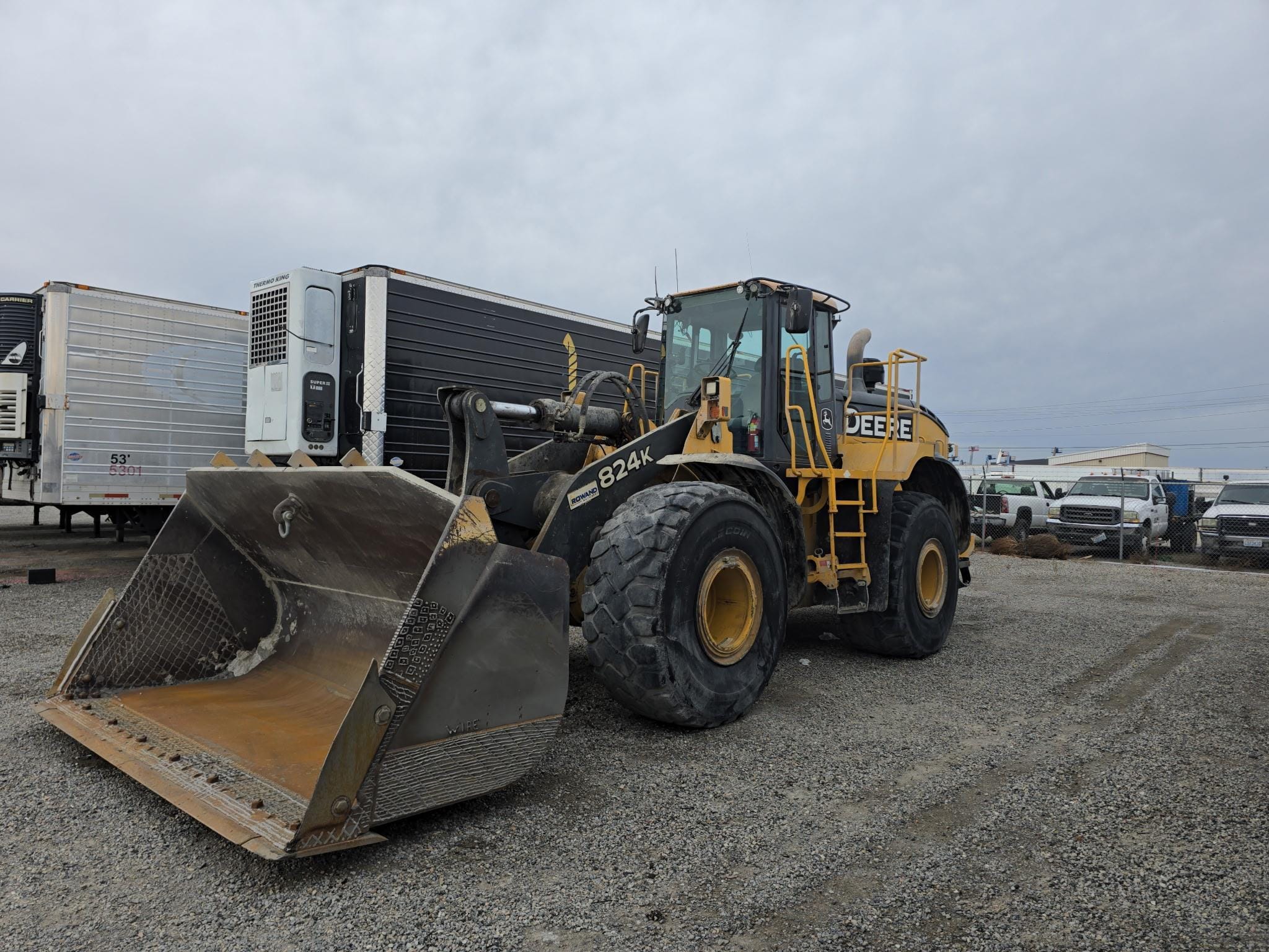 2013 John Deere 824K Equipment Image0