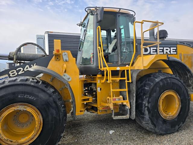 Image of John Deere 824K equipment image 1