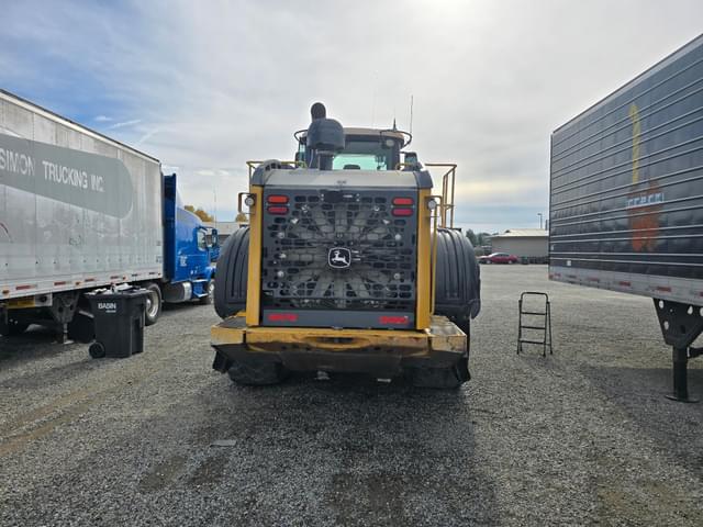 Image of John Deere 824K equipment image 3