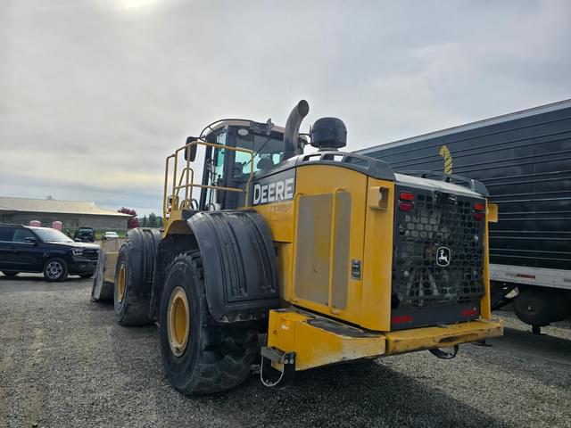 Image of John Deere 824K equipment image 2