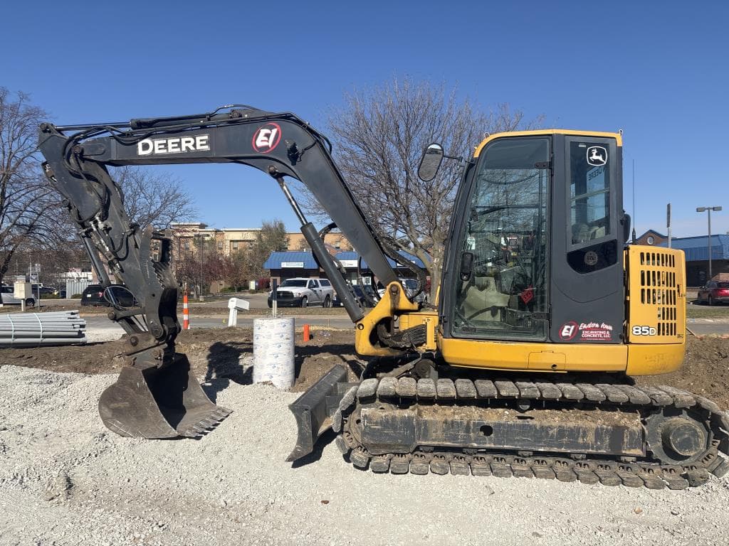 Image of John Deere 85D Primary image