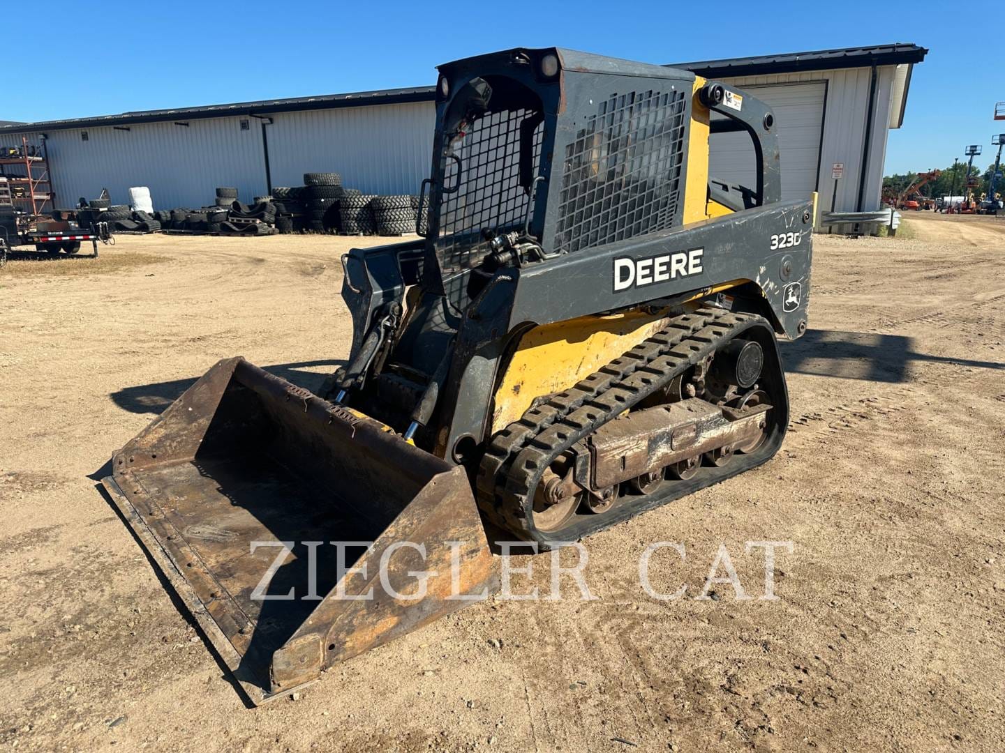 2013 John Deere 323D Equipment Image0