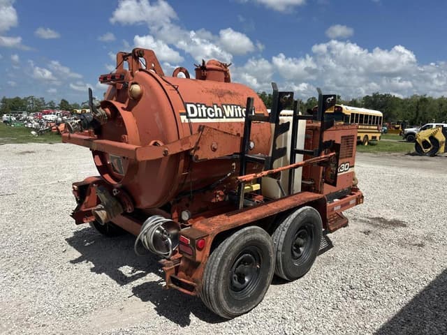 Image of Ditch Witch FX30 equipment image 4