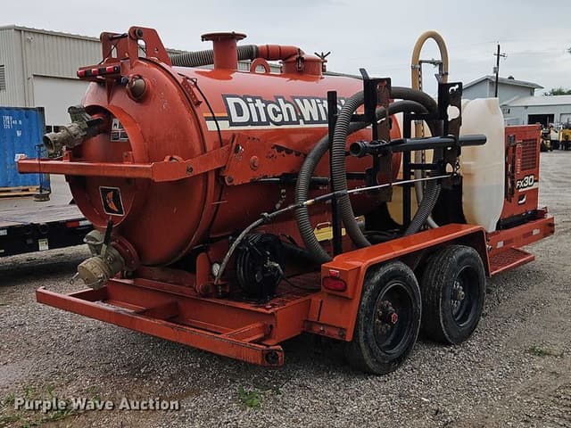 Image of Ditch Witch FX30 equipment image 4