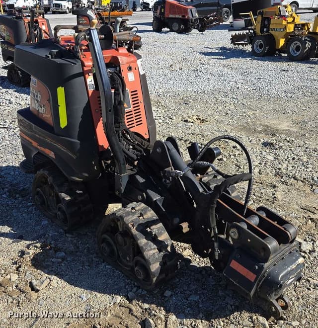 Image of Ditch Witch R300 equipment image 2