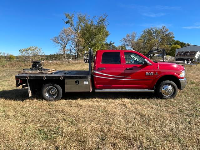 Image of Dodge Ram 3500 equipment image 2