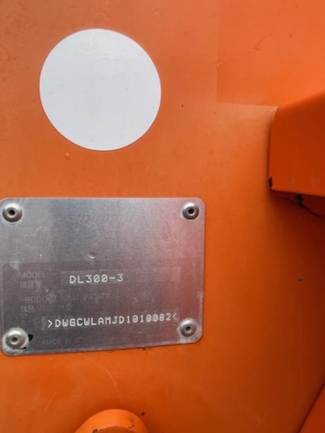 Image of Doosan DL300-3 equipment image 4
