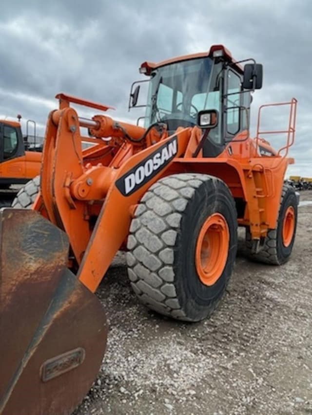 Image of Doosan DL300-3 equipment image 1