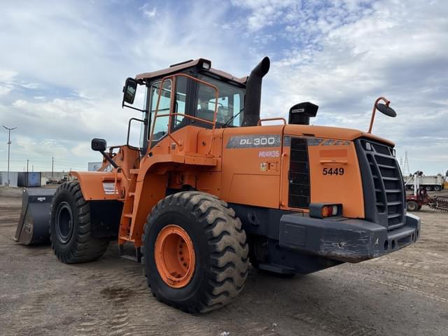 Image of Doosan DL300-3 equipment image 3