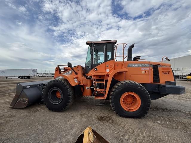 Image of Doosan DL300-3 equipment image 4