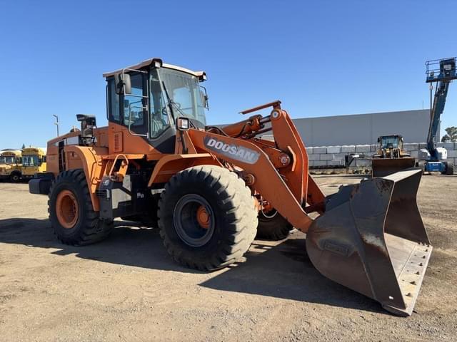 Image of  Doosan DL300 equipment image 1