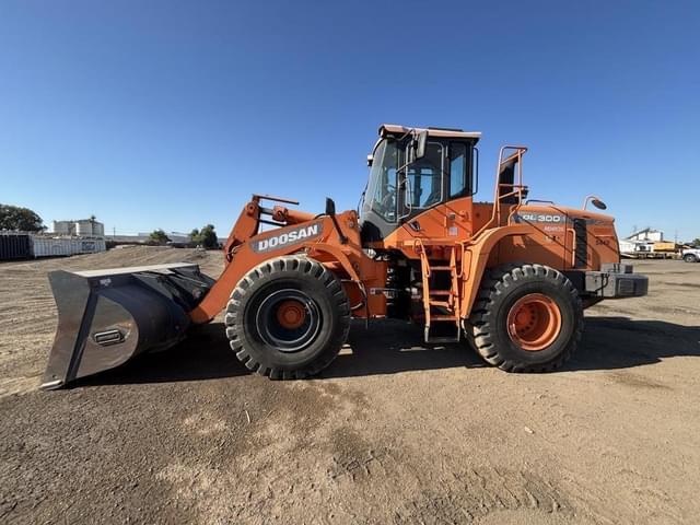 Image of  Doosan DL300 equipment image 4