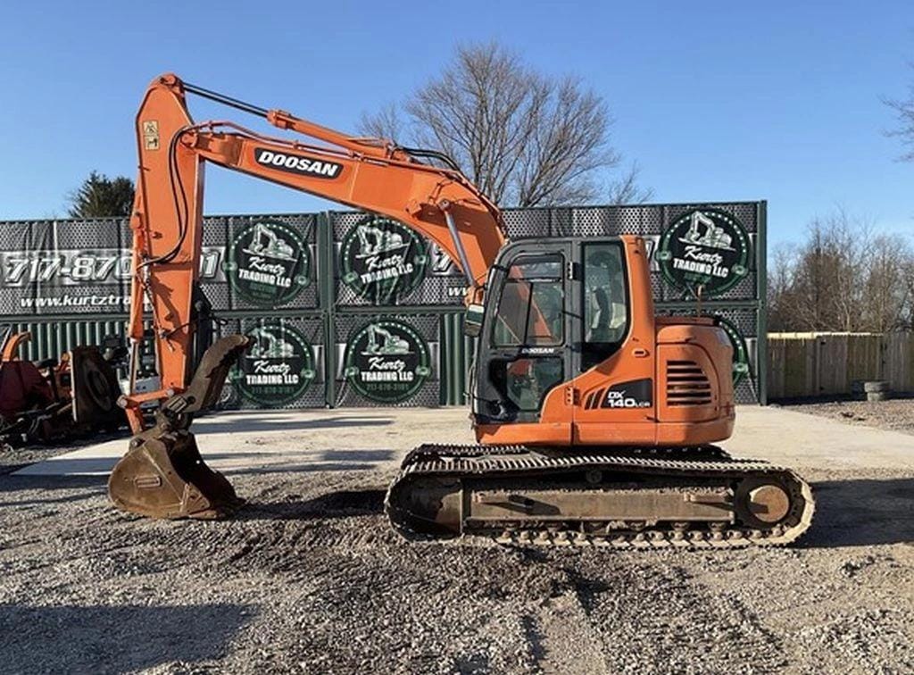 2013  Doosan DX140LCR-3 Equipment Image0