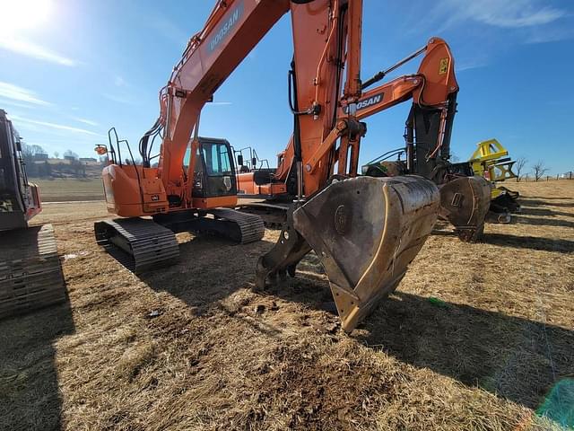 Image of  Doosan DX235 equipment image 2