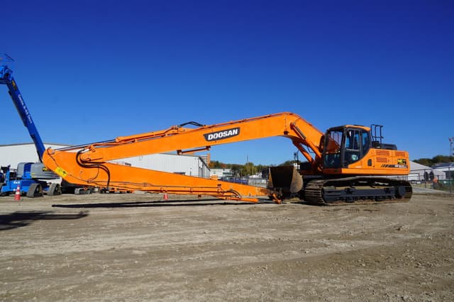 Image of  Doosan DX300LC equipment image 2