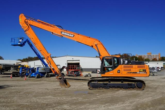 Image of  Doosan DX300LC equipment image 4