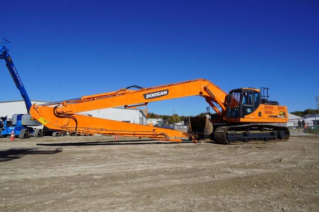 Image of  Doosan DX300LC equipment image 2
