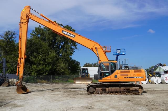 Image of  Doosan DX300LC equipment image 1
