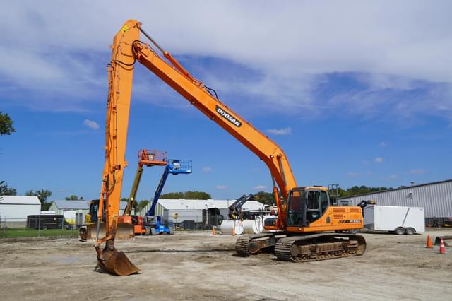 Image of  Doosan DX300LC equipment image 2