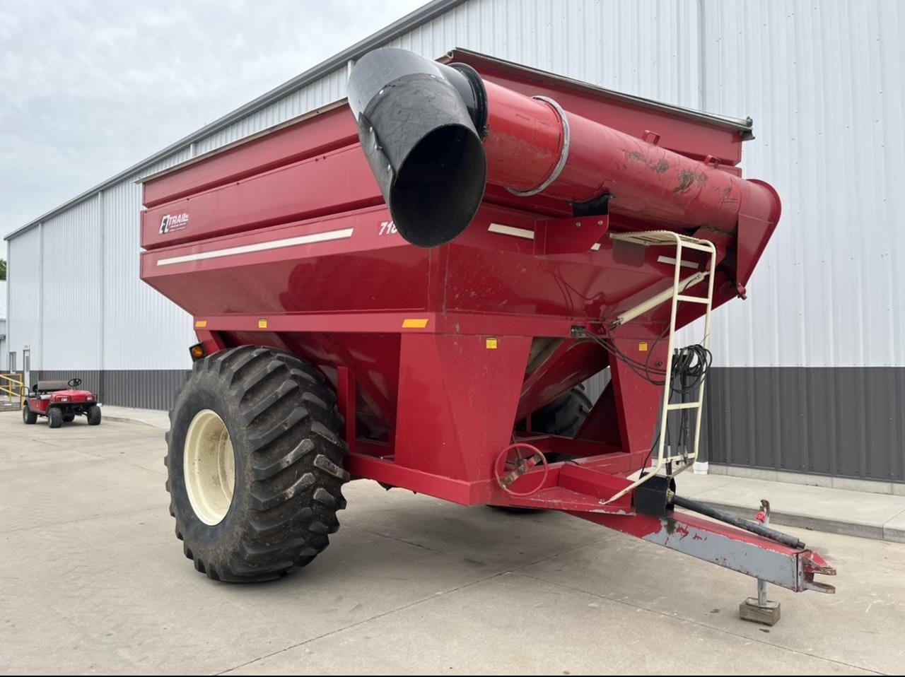 2013 E-Z Trail 718 Equipment Image0