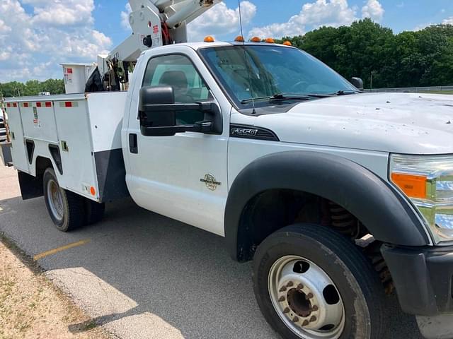 Image of Ford F-550 equipment image 2