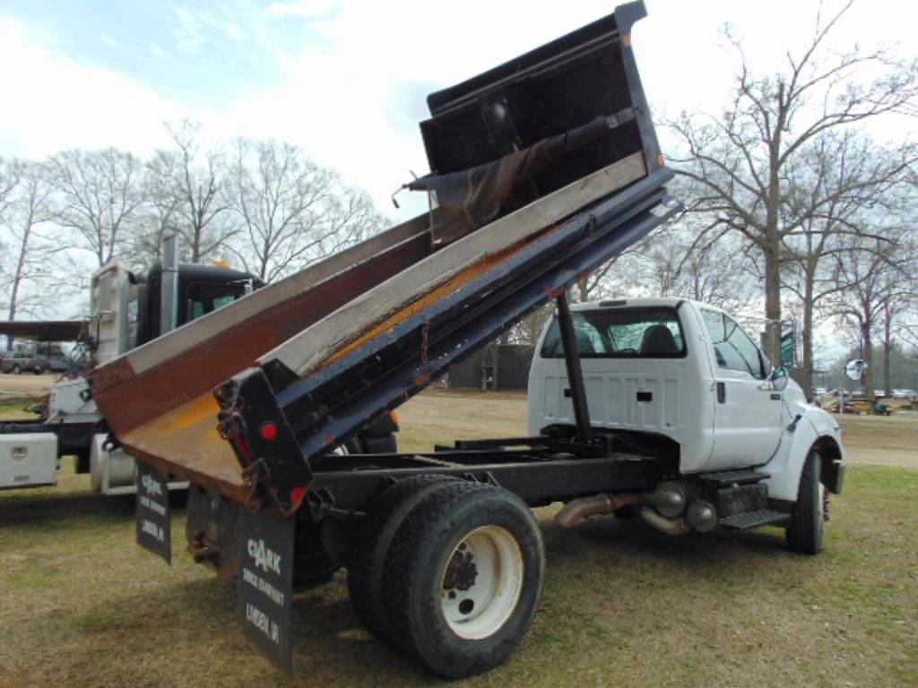 Image of Ford F-650 Primary image