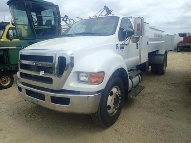 Image of Ford F-350 equipment image 2