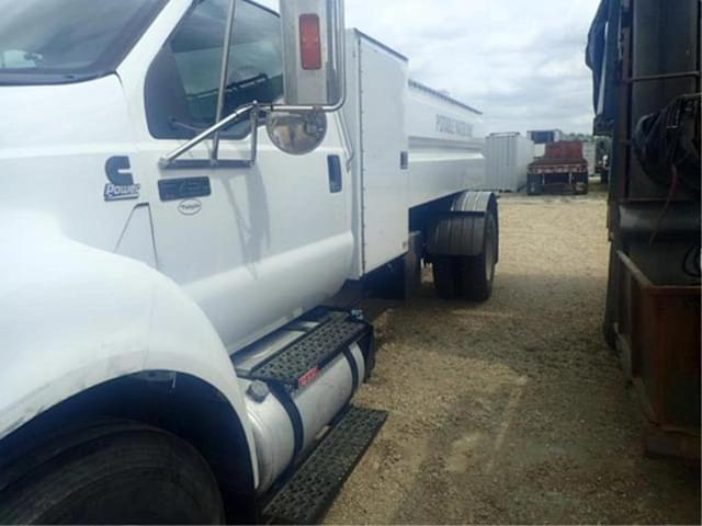 Image of Ford F-350 equipment image 3