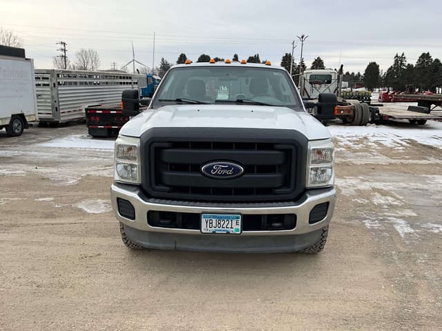 Image of Ford F-350 equipment image 1