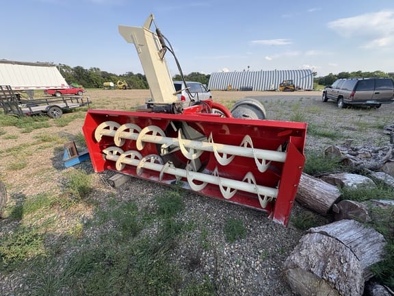 2013 Buhler Farm King Y1080C Equipment Image0