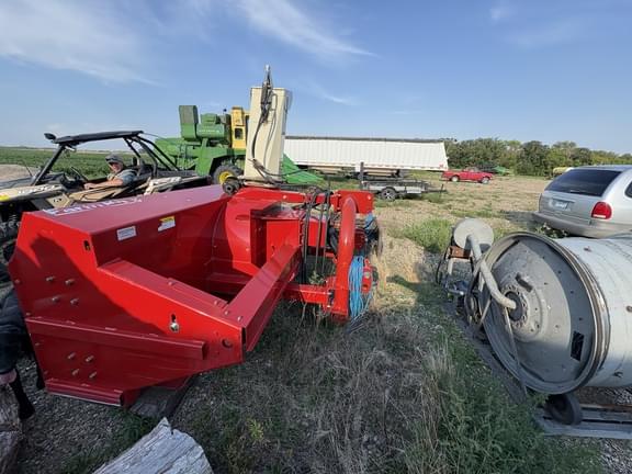 Image of Buhler Farm King Y1080C equipment image 4