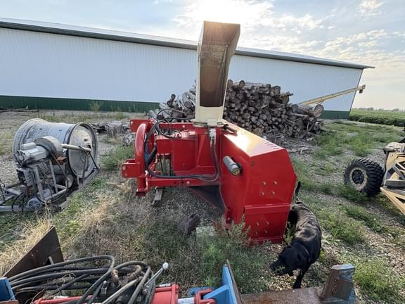 Image of Buhler Farm King Y1080C equipment image 3
