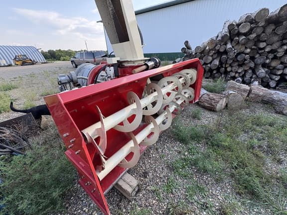 Image of Buhler Farm King Y1080C equipment image 2