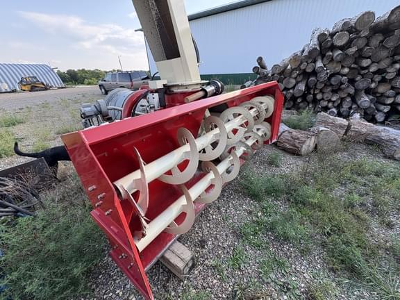 Image of Buhler Farm King Y1080C equipment image 2