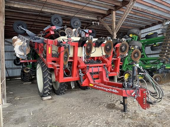 Image of Farm King 2460 equipment image 1