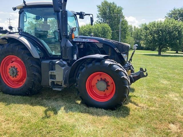 Image of Fendt 714 Vario equipment image 1