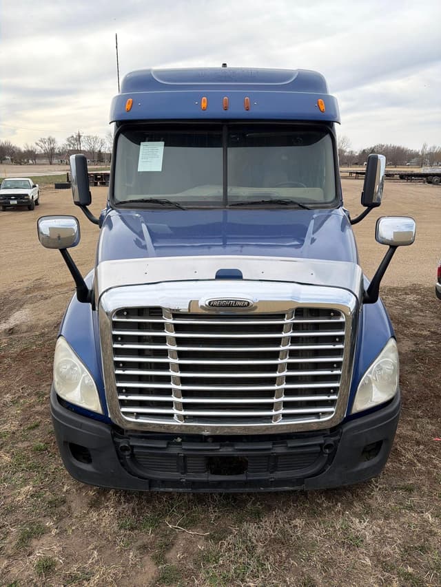 Image of Freightliner Cascadia 125 equipment image 1