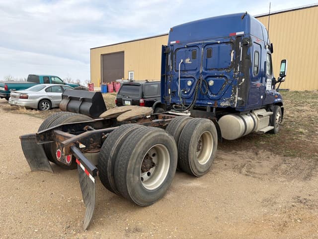 Image of Freightliner Cascadia 125 equipment image 3
