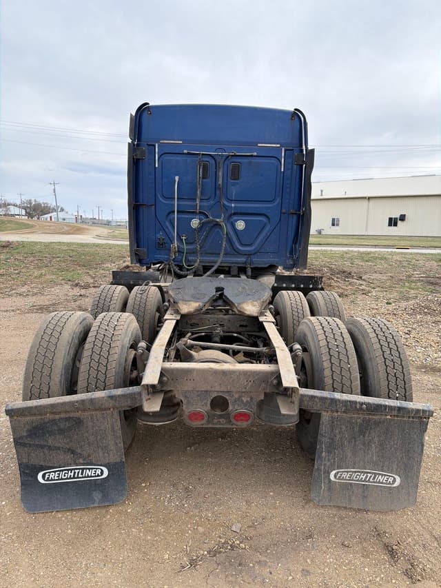 Image of Freightliner Cascadia 125 equipment image 4