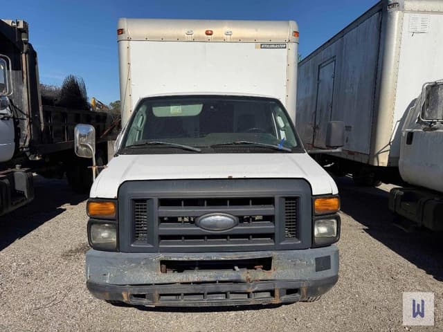 Image of Ford E-350 equipment image 1